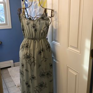 NWT! Super cute floral maxi dress